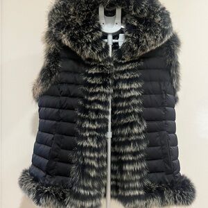 Caruana reversible fox fur hooded vest
Size XL